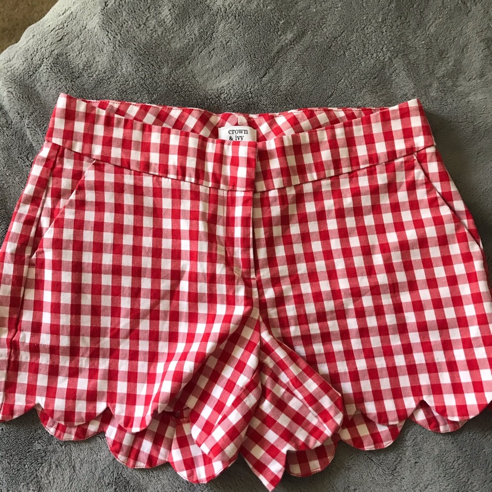 LIKE NEW | Crown&Ivy Scallop-Hem Gingham Shorts